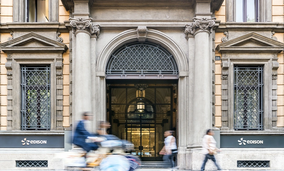 ingresso del palazzo di Edison a Milano